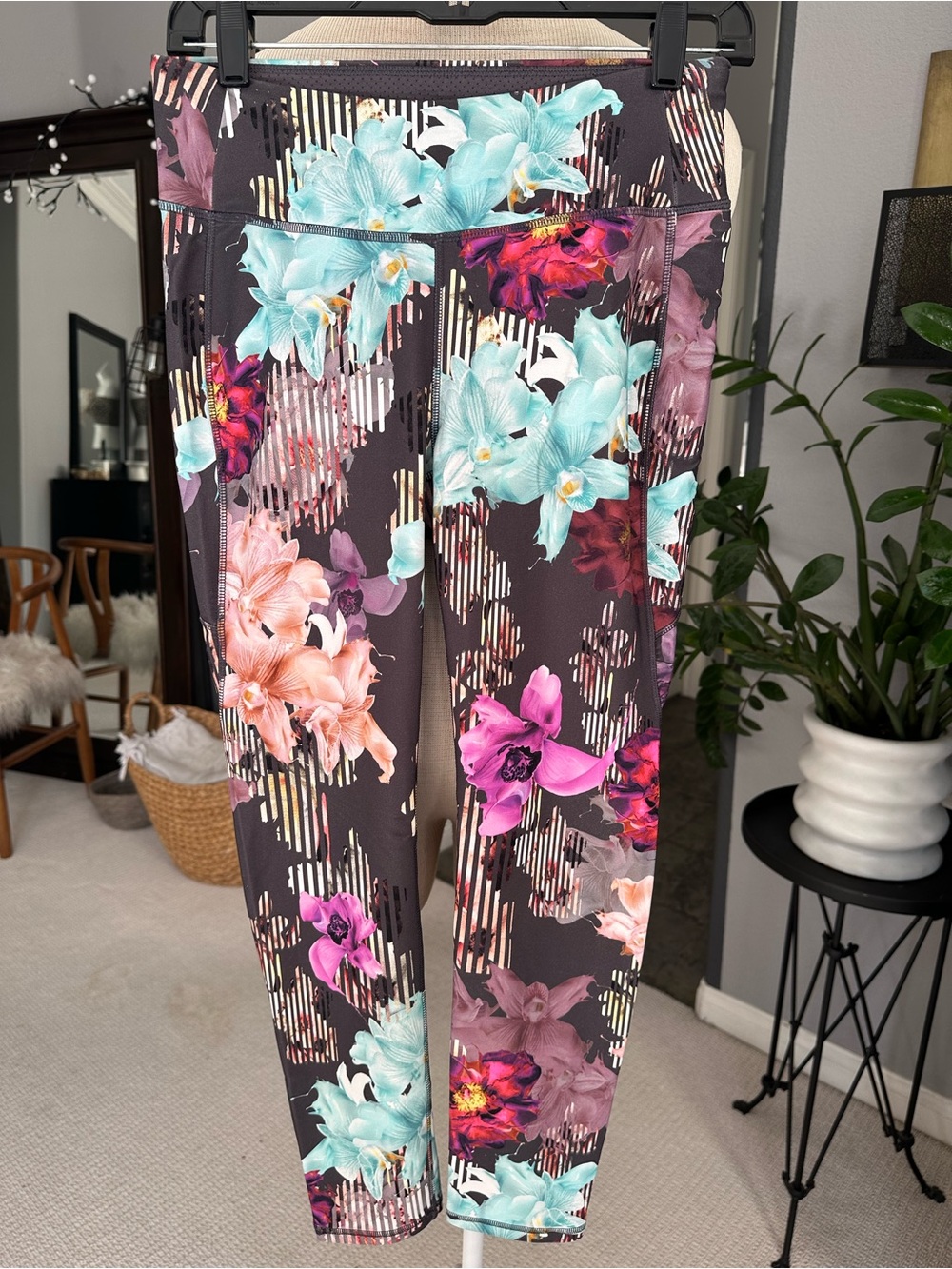 CALIA by Carrie Underwood Black Floral Stretch Leggings size medium